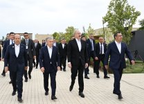 Prezident İlham Əliyev və ECO-nun 17-ci Zirvə görüşünün iştirakçıları Ağdamdakı “İmarət” Kompleksində Qarabağ atlarının “Zəfər” şousunu izləyiblər (FOTO/VİDEO)