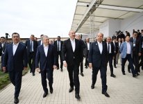 Prezident İlham Əliyev və ECO-nun 17-ci Zirvə görüşünün iştirakçıları Ağdamdakı “İmarət” Kompleksində Qarabağ atlarının “Zəfər” şousunu izləyiblər (FOTO/VİDEO)