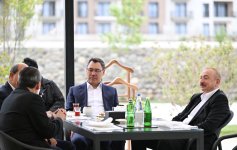 Prezident İlham Əliyev və ECO-nun 17-ci Zirvə görüşünün iştirakçıları Ağdamdakı “İmarət” Kompleksində Qarabağ atlarının “Zəfər” şousunu izləyiblər (FOTO/VİDEO)