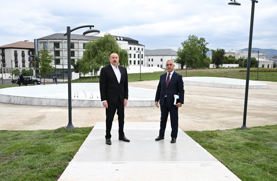 Prezident İlham Əliyev Xankəndidə Zəfər parkında görülən tikinti işləri ilə tanış olub (FOTO)