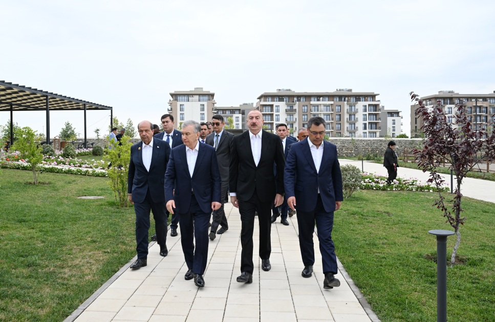 Prezident İlham Əliyev və ECO-nun 17-ci Zirvə görüşünün iştirakçıları Ağdamdakı “İmarət” Kompleksində Qarabağ atlarının “Zəfər” şousunu izləyiblər (FOTO/VİDEO)