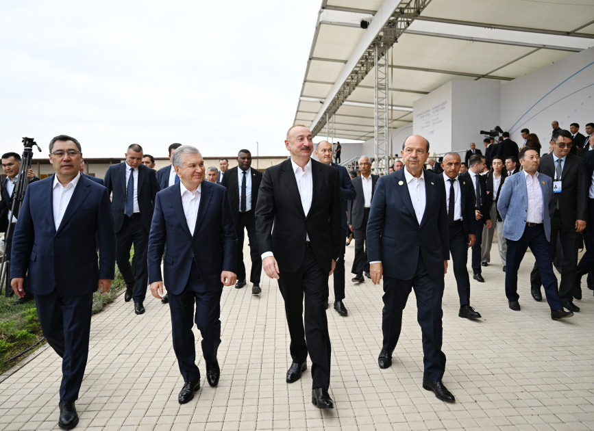 Prezident İlham Əliyev və ECO-nun 17-ci Zirvə görüşünün iştirakçıları Ağdamdakı “İmarət” Kompleksində Qarabağ atlarının “Zəfər” şousunu izləyiblər (FOTO/VİDEO)