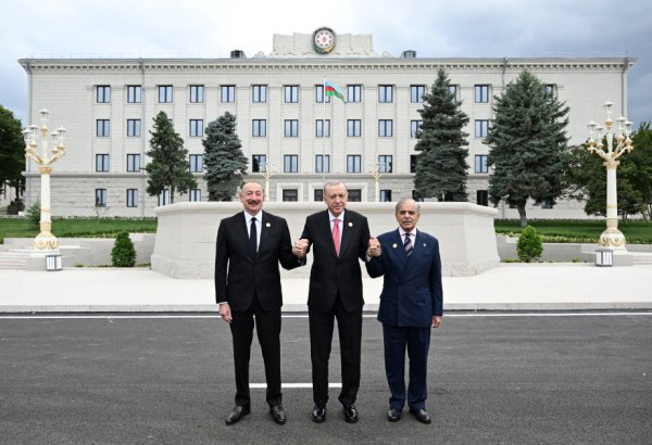 Prezident İlham Əliyevin Xankəndində Ərdoğan və Şahbaz Şəriflə səmimi söhbəti (FOTO/VİDEO)