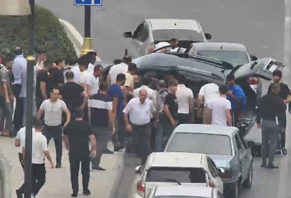 Paytaxtın bu ərazisində qəza: sıxlıq yaranıb (FOTO)