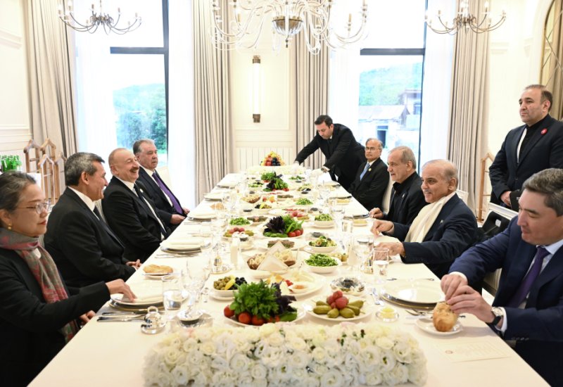 Şuşada Prezident İlham Əliyevin adından İqtisadi Əməkdaşlıq Təşkilatının 17-ci Zirvə görüşünün iştirakçılarının şərəfinə rəsmi nahar verilib (FOTO)