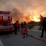 Türkiyədə meşə yanğınları: Çeşmədəki yanğın lokallaşdırılıb (FOTO)