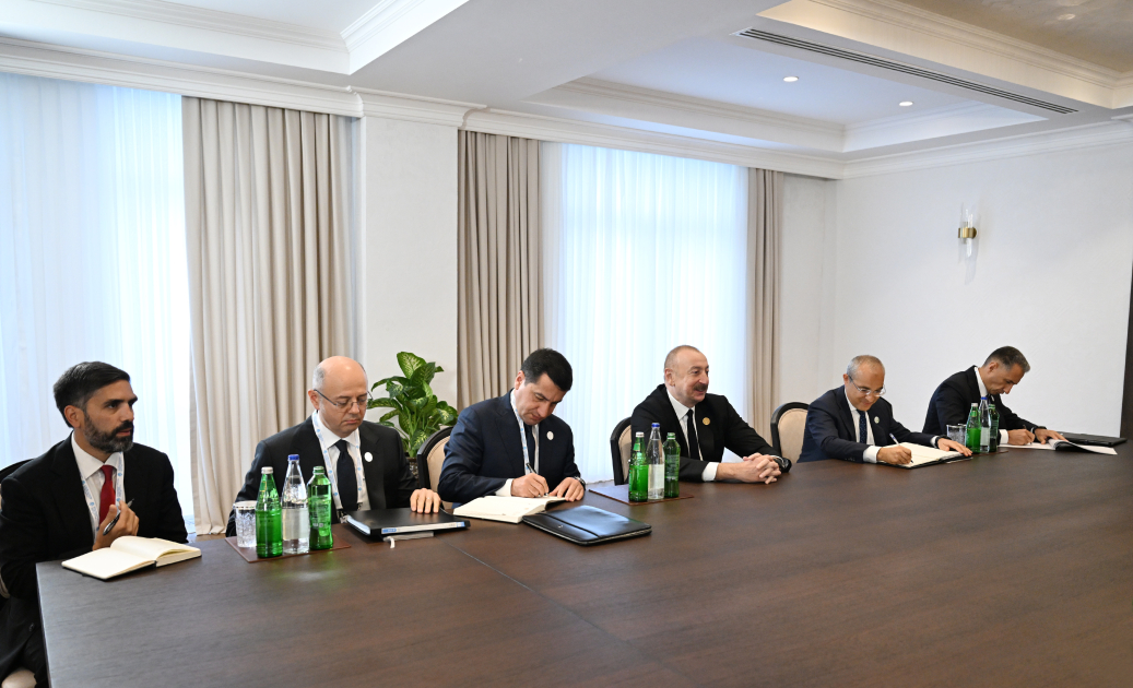 Prezident İlham Əliyev Xankəndidə Birləşmiş Ərəb Əmirliklərinin sənaye və qabaqcıl texnologiyalar nazirini qəbul edib (FOTO)