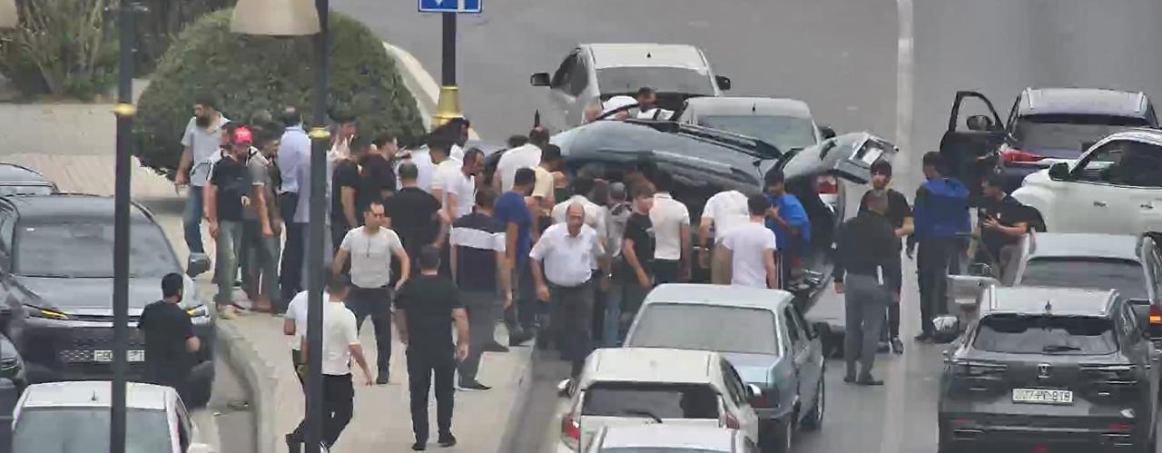 Paytaxtın bu ərazisində qəza: sıxlıq yaranıb (FOTO)