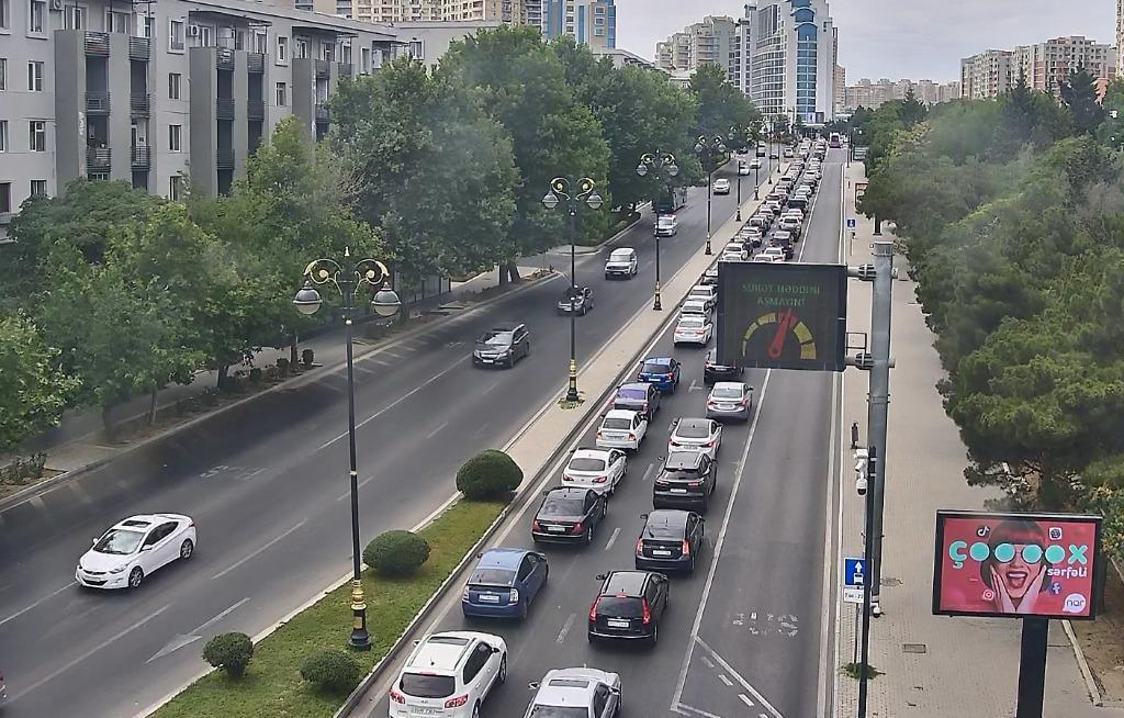 Paytaxtın bu ərazisində qəza: sıxlıq yaranıb (FOTO)