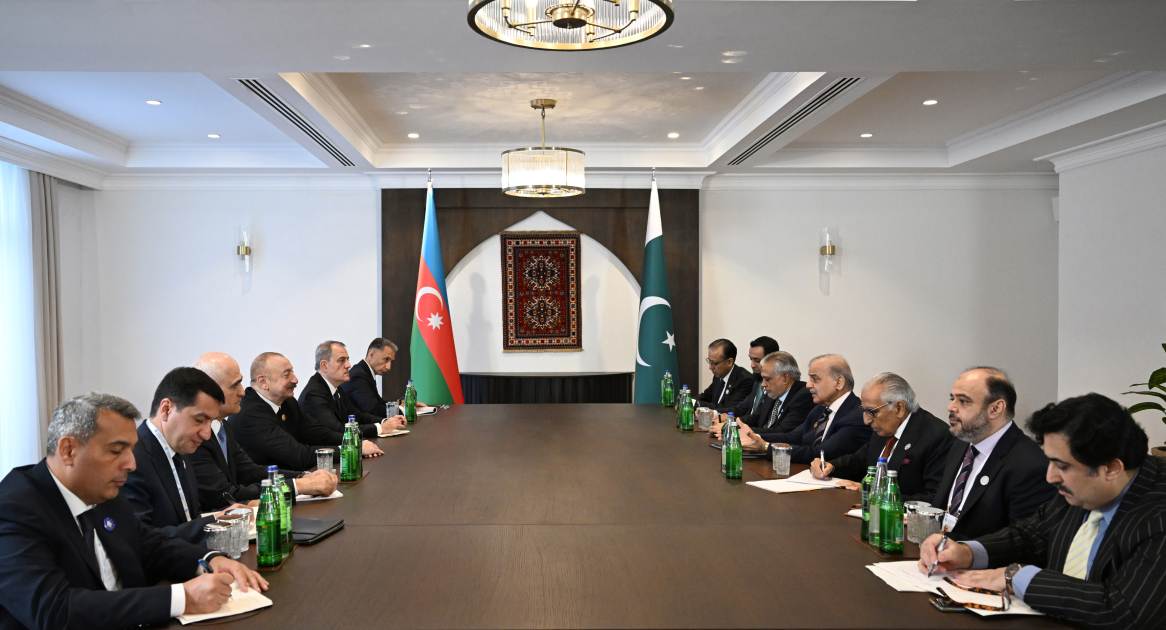 Prezident İlham Əliyev Xankəndidə Pakistanın Baş naziri ilə görüşüb (FOTO)