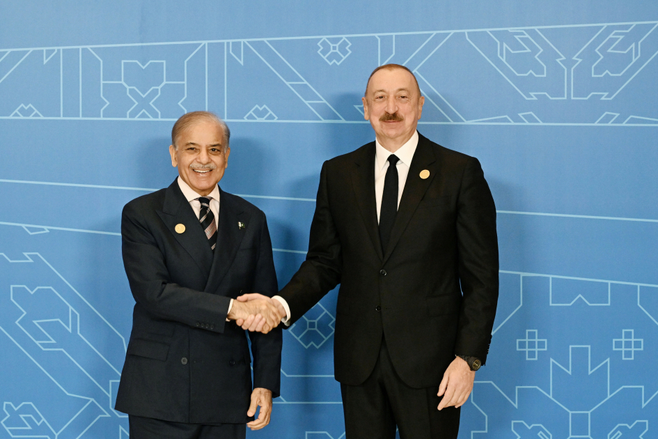 Prezident İlham Əliyev Xankəndi şəhərində İqtisadi Əməkdaşlıq Təşkilatının 17-ci Zirvə görüşündə iştirak edir (CANLI YAYIM) (FOTO)