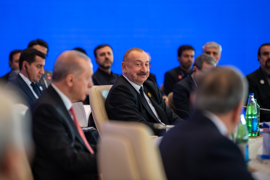 Prezident İlham Əliyev Xankəndi şəhərində İqtisadi Əməkdaşlıq Təşkilatının 17-ci Zirvə görüşündə çıxış edib (FOTO/VİDEO) (YENİLƏNİB-7)