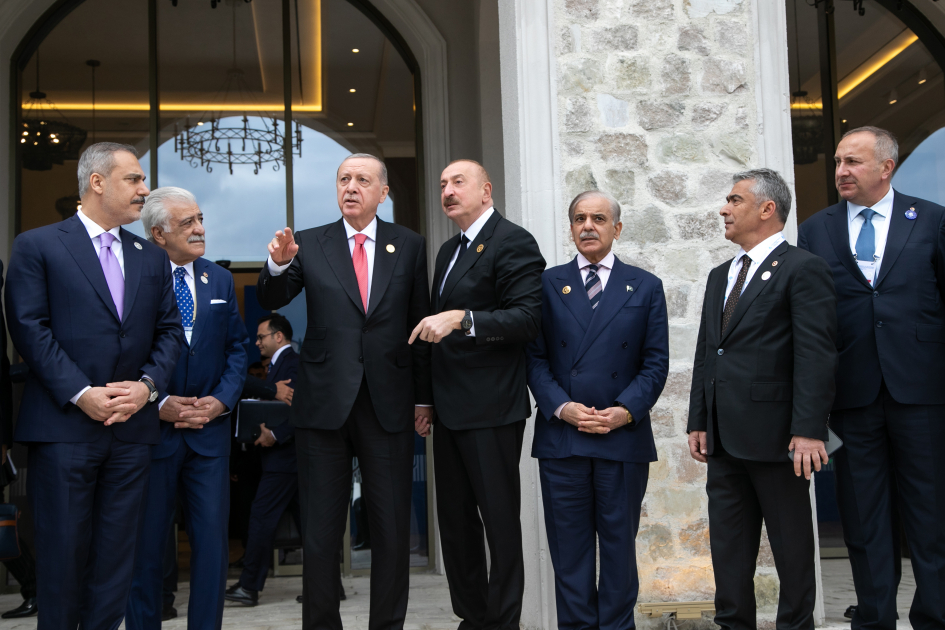 Prezident İlham Əliyev Xankəndi şəhərində İqtisadi Əməkdaşlıq Təşkilatının 17-ci Zirvə görüşündə çıxış edib (FOTO/VİDEO) (YENİLƏNİB-7)