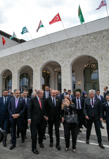 Prezident İlham Əliyev Xankəndi şəhərində İqtisadi Əməkdaşlıq Təşkilatının 17-ci Zirvə görüşündə çıxış edib (FOTO/VİDEO) (YENİLƏNİB-7)