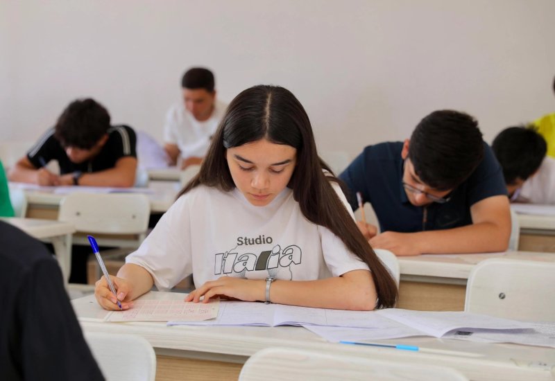Bu gün 58 mindən çox şagird buraxılış imtahanı verəcək
