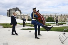 Pakistan Milli Assambleyasının sədri Bakıda Zəfər parkını ziyarət edib (FOTO)
