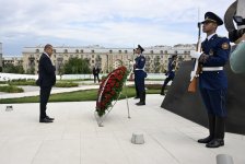 Pakistan Milli Assambleyasının sədri Bakıda Zəfər parkını ziyarət edib (FOTO)