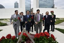 Pakistan Milli Assambleyasının sədri Bakıda Zəfər parkını ziyarət edib (FOTO)