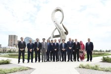Pakistan Milli Assambleyasının sədri Bakıda Zəfər parkını ziyarət edib (FOTO)