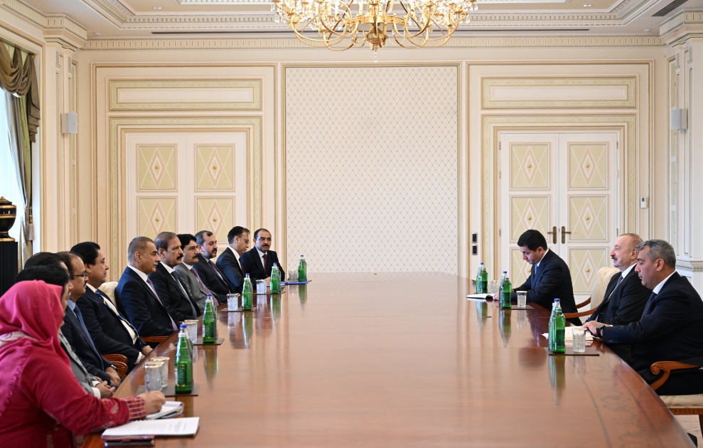 Prezident İlham Əliyev Pakistan Milli Assambleyasının sədrinin başçılıq etdiyi nümayəndə heyətini qəbul edib (FOTO)