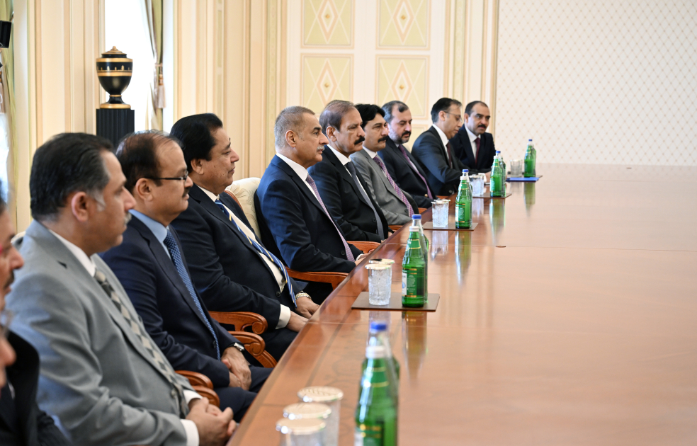 Prezident İlham Əliyev Pakistan Milli Assambleyasının sədrinin başçılıq etdiyi nümayəndə heyətini qəbul edib (FOTO)