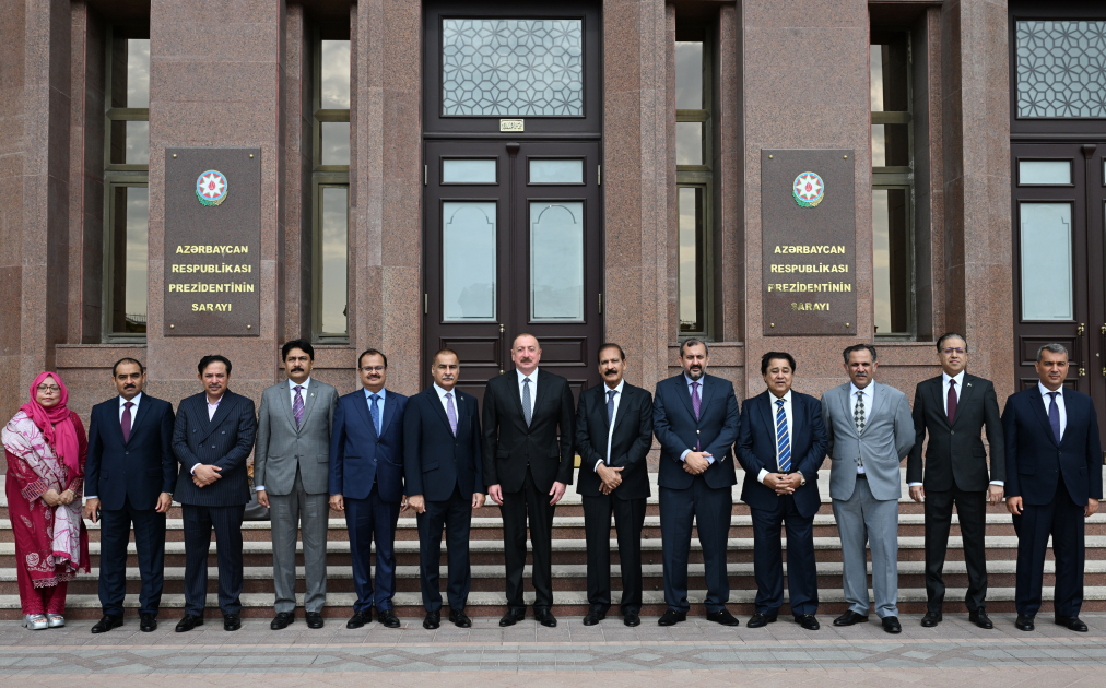 Prezident İlham Əliyev Pakistan Milli Assambleyasının sədrinin başçılıq etdiyi nümayəndə heyətini qəbul edib (FOTO)