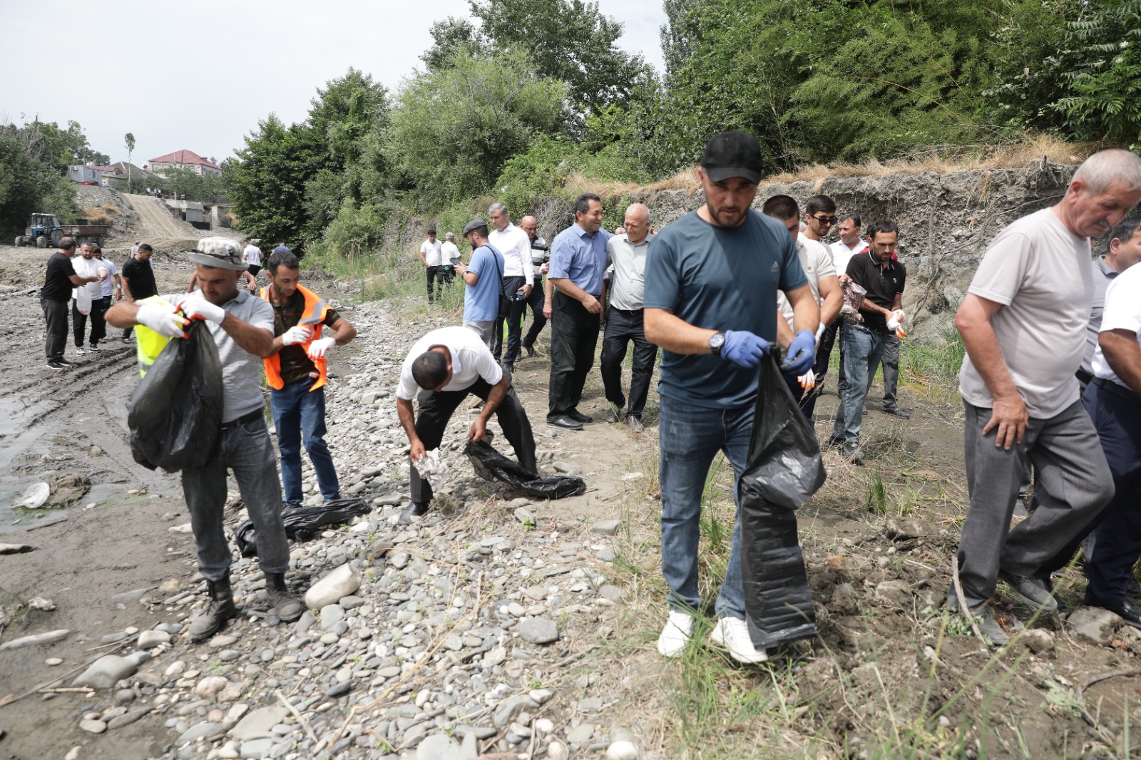 Xaçmazda Qudyalçayın rayon ərazisindən keçən hissəsində növbəti təmizlik aksiyası keçirilib (FOTO)