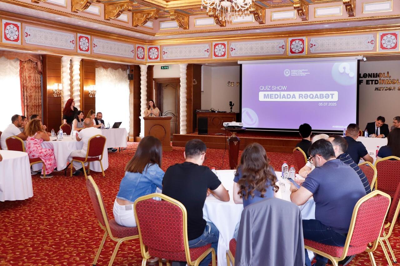 Azərbaycan milli mətbuatının 150 illiyi münasibətilə media nümayəndələri arasında intellektual yarış keçirilib (FOTO)
