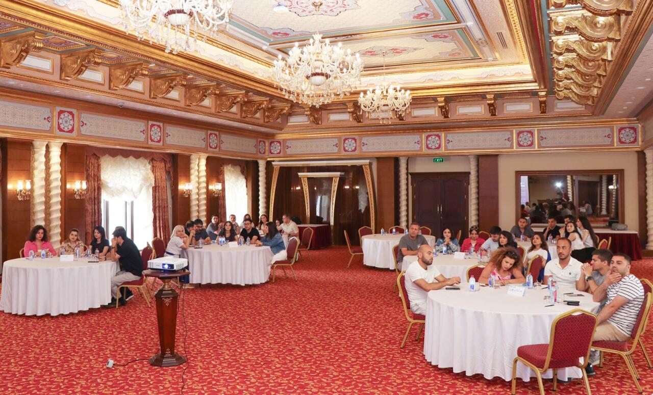 Azərbaycan milli mətbuatının 150 illiyi münasibətilə media nümayəndələri arasında intellektual yarış keçirilib (FOTO)
