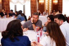 Azərbaycan milli mətbuatının 150 illiyi münasibətilə media nümayəndələri arasında intellektual yarış keçirilib (FOTO)
