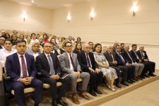 Səhiyyə naziri institutun yeni rektorunu kollektivə təqdim edib (FOTO)