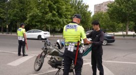 Yol polisi motosiklet sürücülərinin qayda pozuntularına qarşı nəzarəti gücləndirib (FOTO)