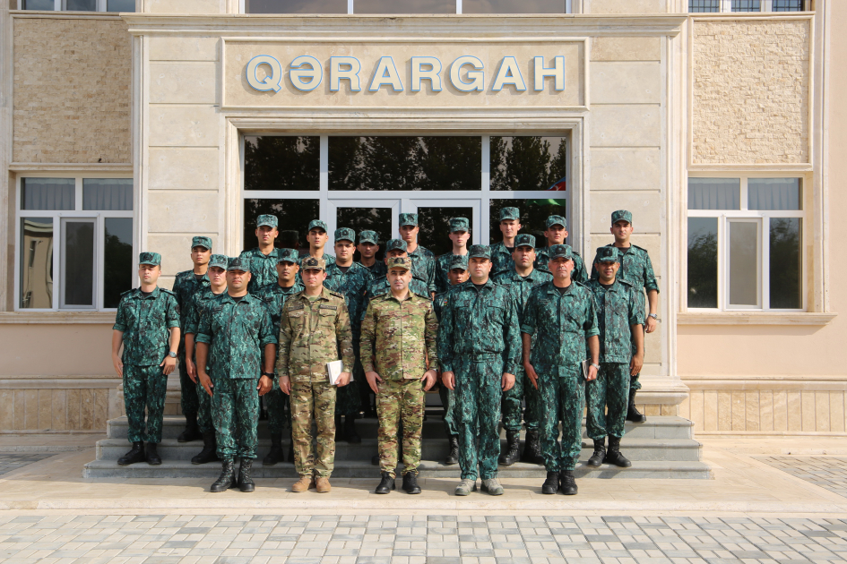 Hərbi prokuror sərhədçilərlə birlikdə (FOTO)
