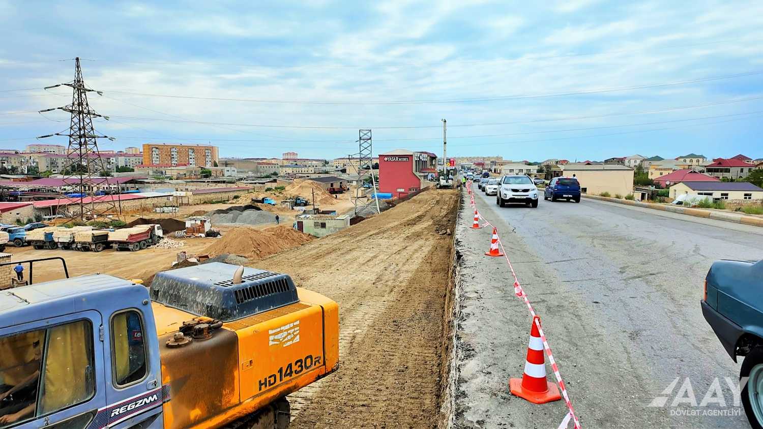 Saray körpüsünə aparan yanaşma yollarının genişləndirilməsinə başlanılıb (FOTO)
