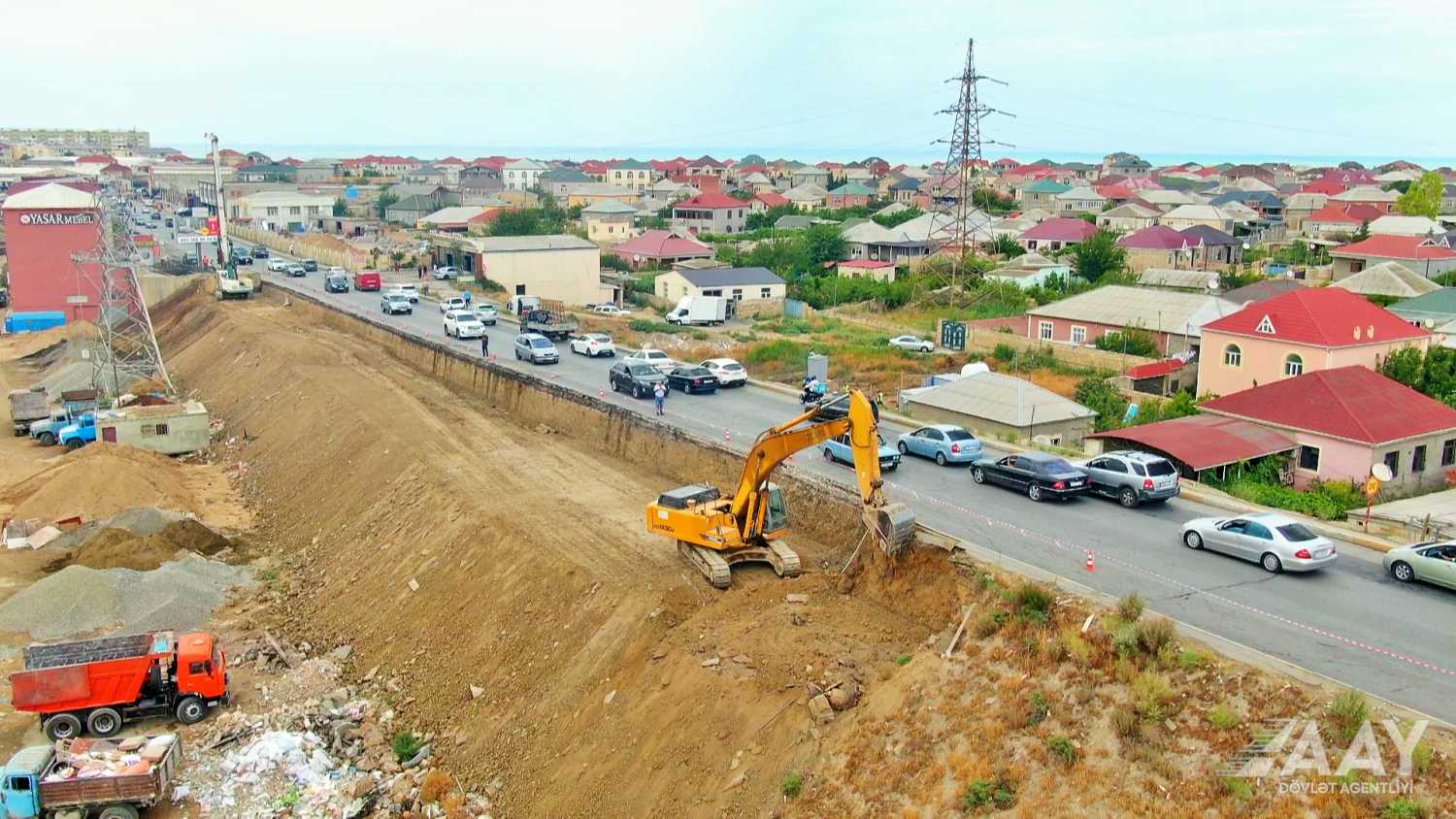 Saray körpüsünə aparan yanaşma yollarının genişləndirilməsinə başlanılıb (FOTO)