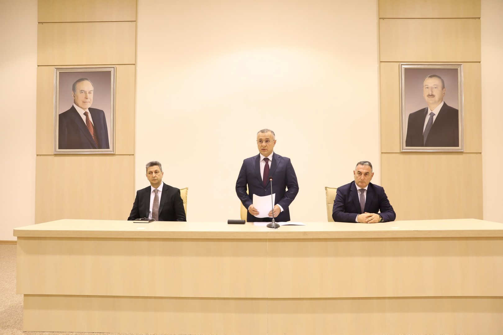Səhiyyə naziri institutun yeni rektorunu kollektivə təqdim edib (FOTO)