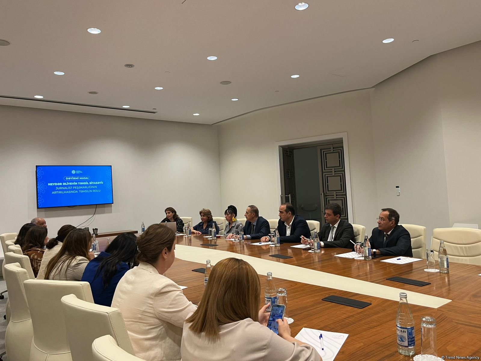 Heydər Əliyevin təhsil siyasəti: jurnalist peşəkarlığının artırılmasında təhsilin rolu" mövzusunda dəyirmi masa keçirilib (FOTO)
