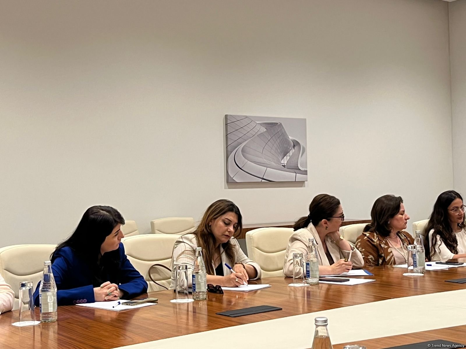 Heydər Əliyevin təhsil siyasəti: jurnalist peşəkarlığının artırılmasında təhsilin rolu" mövzusunda dəyirmi masa keçirilib (FOTO)