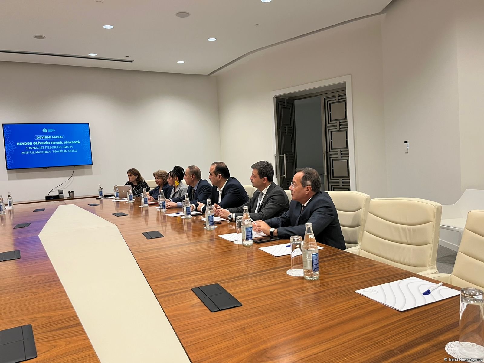 Heydər Əliyevin təhsil siyasəti: jurnalist peşəkarlığının artırılmasında təhsilin rolu" mövzusunda dəyirmi masa keçirilib (FOTO)