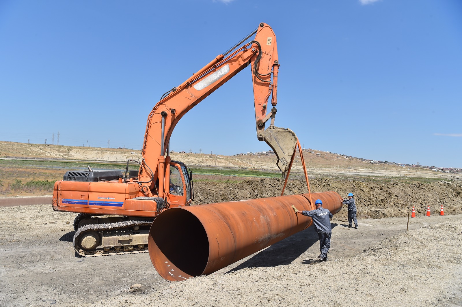 Binəqədidə istismar müddəti bitmiş magistral su xətti dəyişdirilir (FOTO)