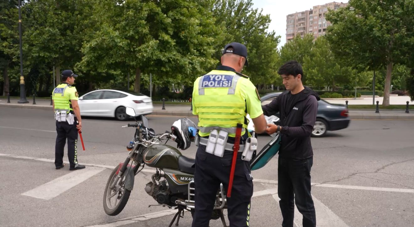 Yol polisi motosiklet sürücülərinin qayda pozuntularına qarşı nəzarəti gücləndirib (FOTO)