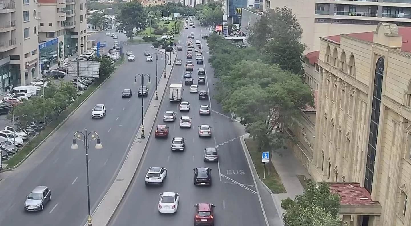 Sürücülərin NƏZƏRİNƏ: Bakıda bu yollarda sıxlıq var - SİYAHI (FOTO)