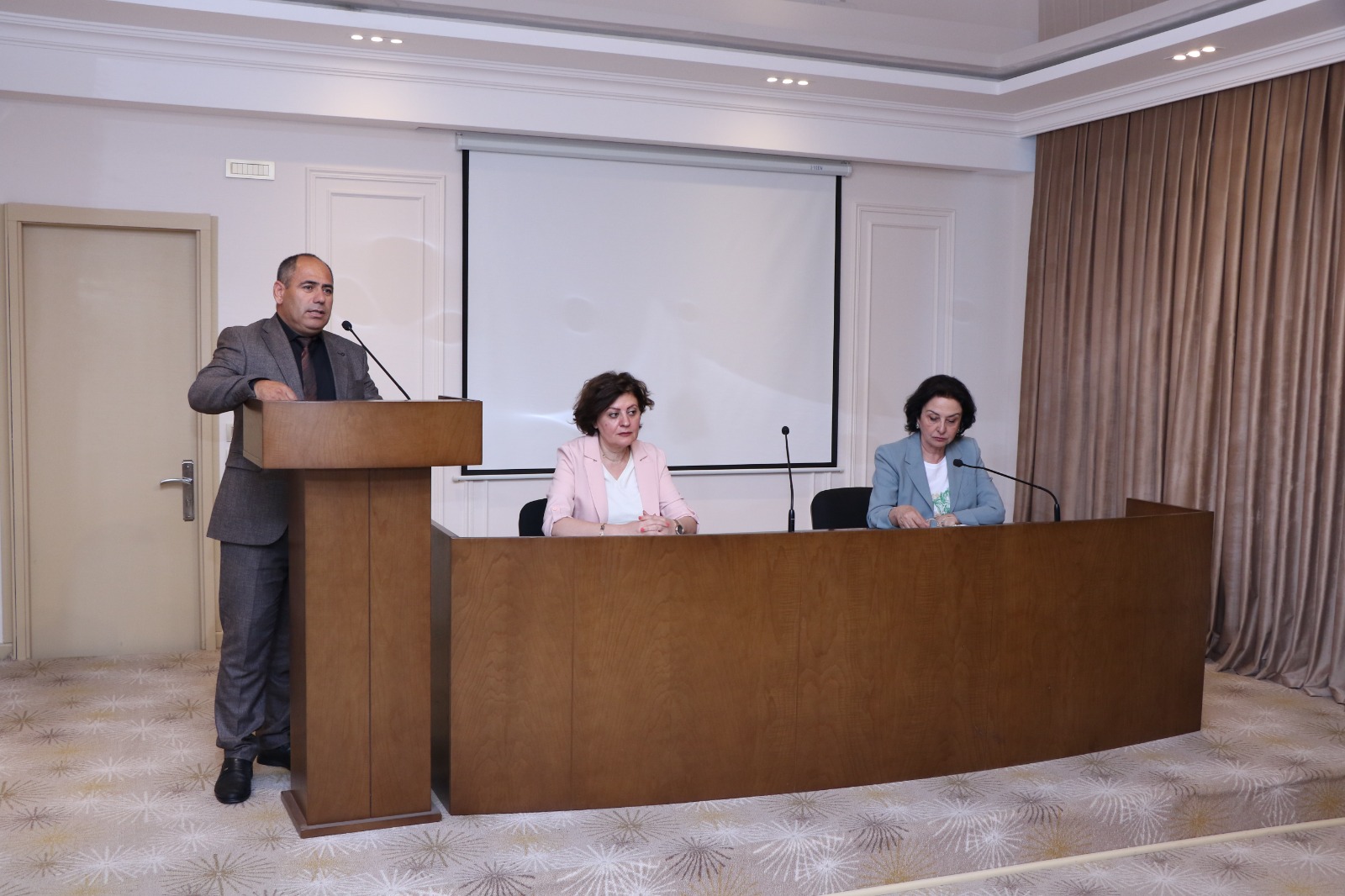 Elmi-tədqiqat potensialının gücləndirilməsinə doğru növbəti addım - Gənc alimlərlə görüş keçirilib (FOTO)