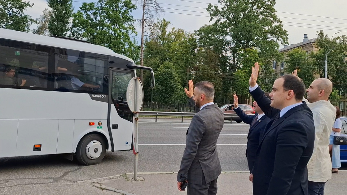 Ukraynalı uşaqlardan ibarət növbəti qrup reabilitasiya üçün Azərbaycana yola salınıb (FOTO)