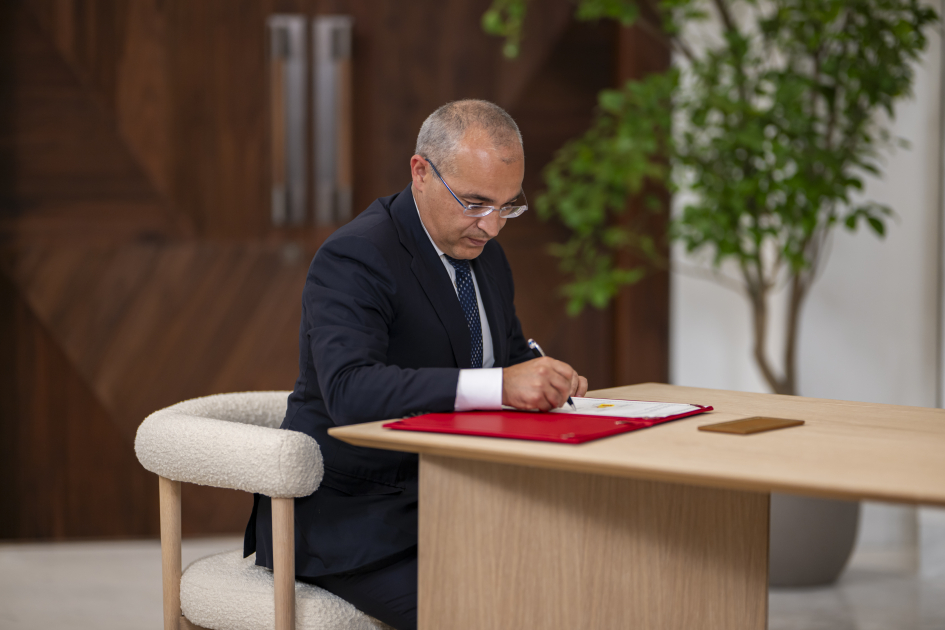 Prezident İlham Əliyevin Əbu-Dabidə Birləşmiş Ərəb Əmirliklərinin Prezidenti ilə görüşü olub (FOTO/VİDEO)