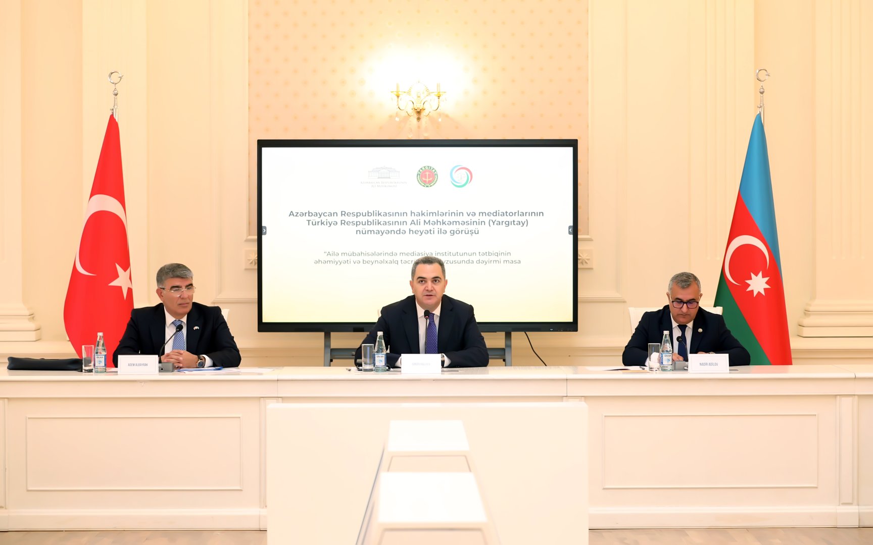 Ali Məhkəmədə dəyirmi masa keçirilib (FOTO)