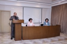 Elmi-tədqiqat potensialının gücləndirilməsinə doğru növbəti addım - Gənc alimlərlə görüş keçirilib (FOTO)