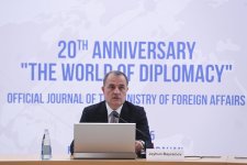 “Diplomatiya Aləmi” jurnalının 20 illik yubileyinə həsr olunmuş beynəlxalq dəyirmi masa keçirilib (FOTO)