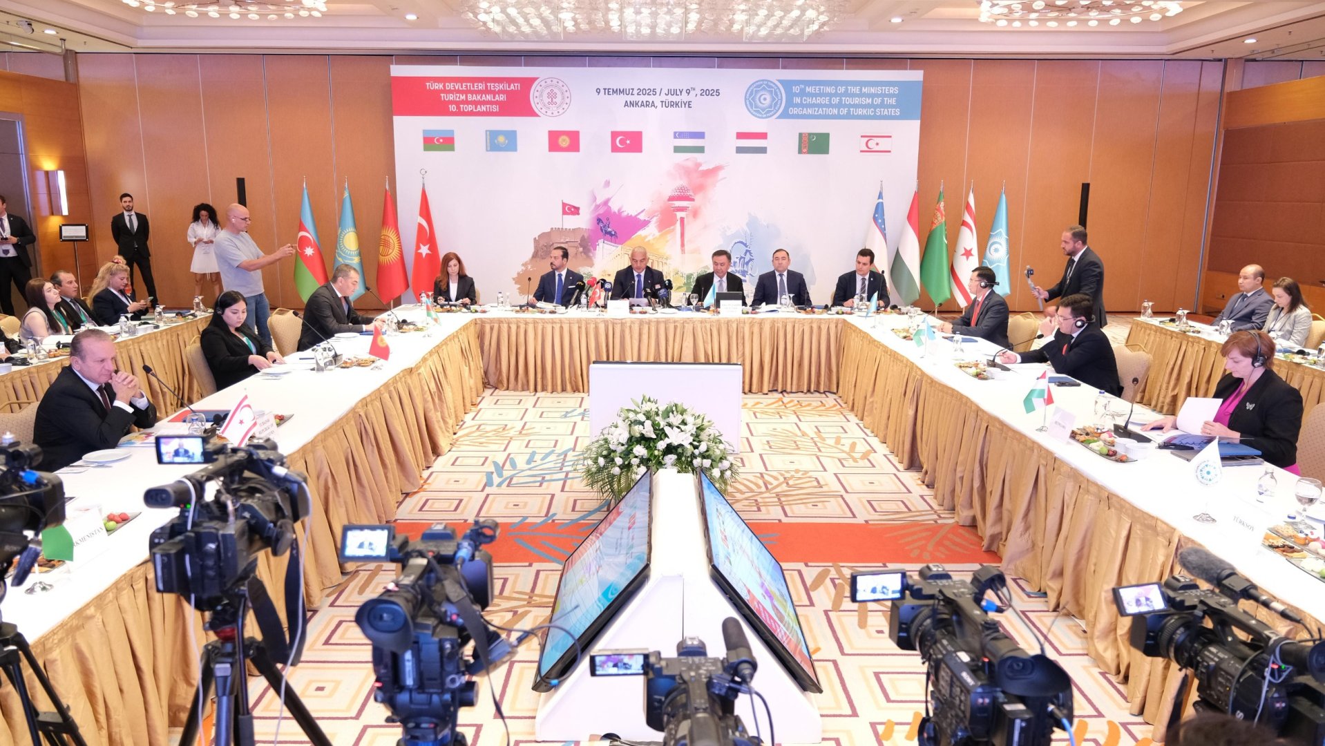 Azərbaycan nümayəndə heyəti TDT Turizm nazirlərinin toplantısında təmsil olunub (FOTO)