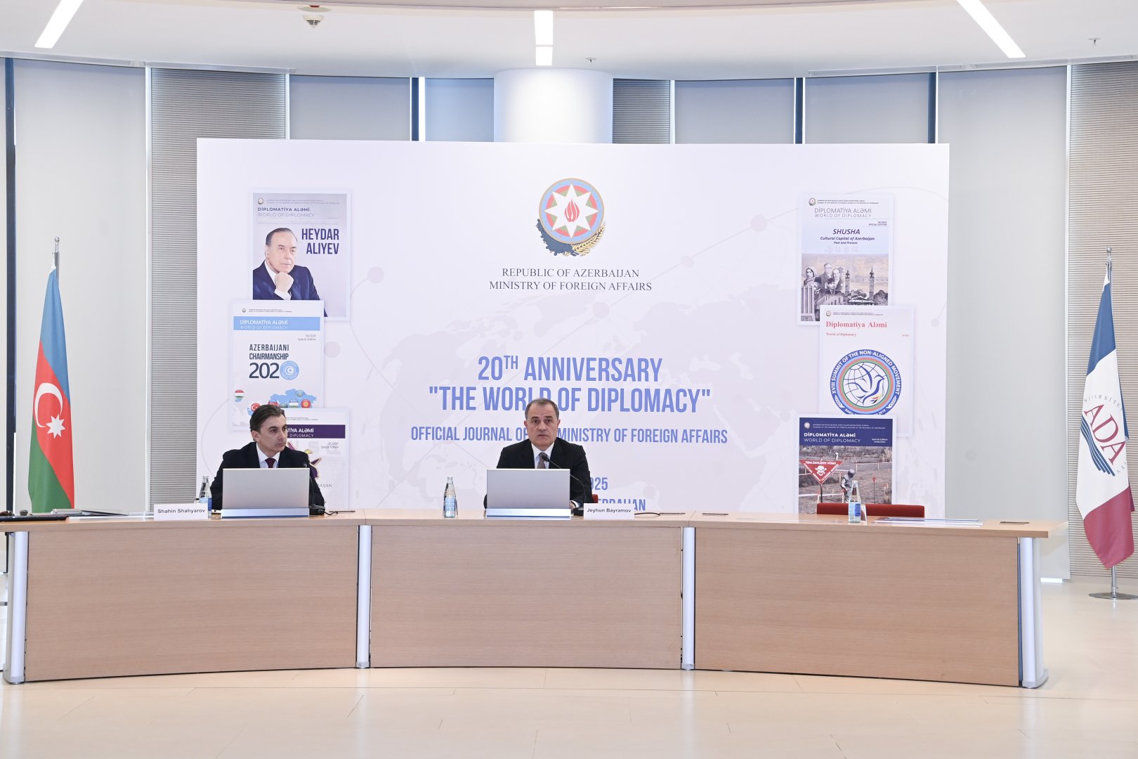 “Diplomatiya Aləmi” jurnalının 20 illik yubileyinə həsr olunmuş beynəlxalq dəyirmi masa keçirilib (FOTO)